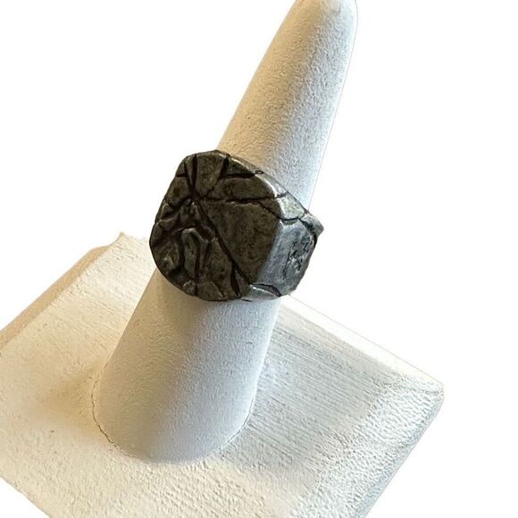 Brand New!! Size 8 1/2 Chunky cracked stone ring - Picture 2 of 4